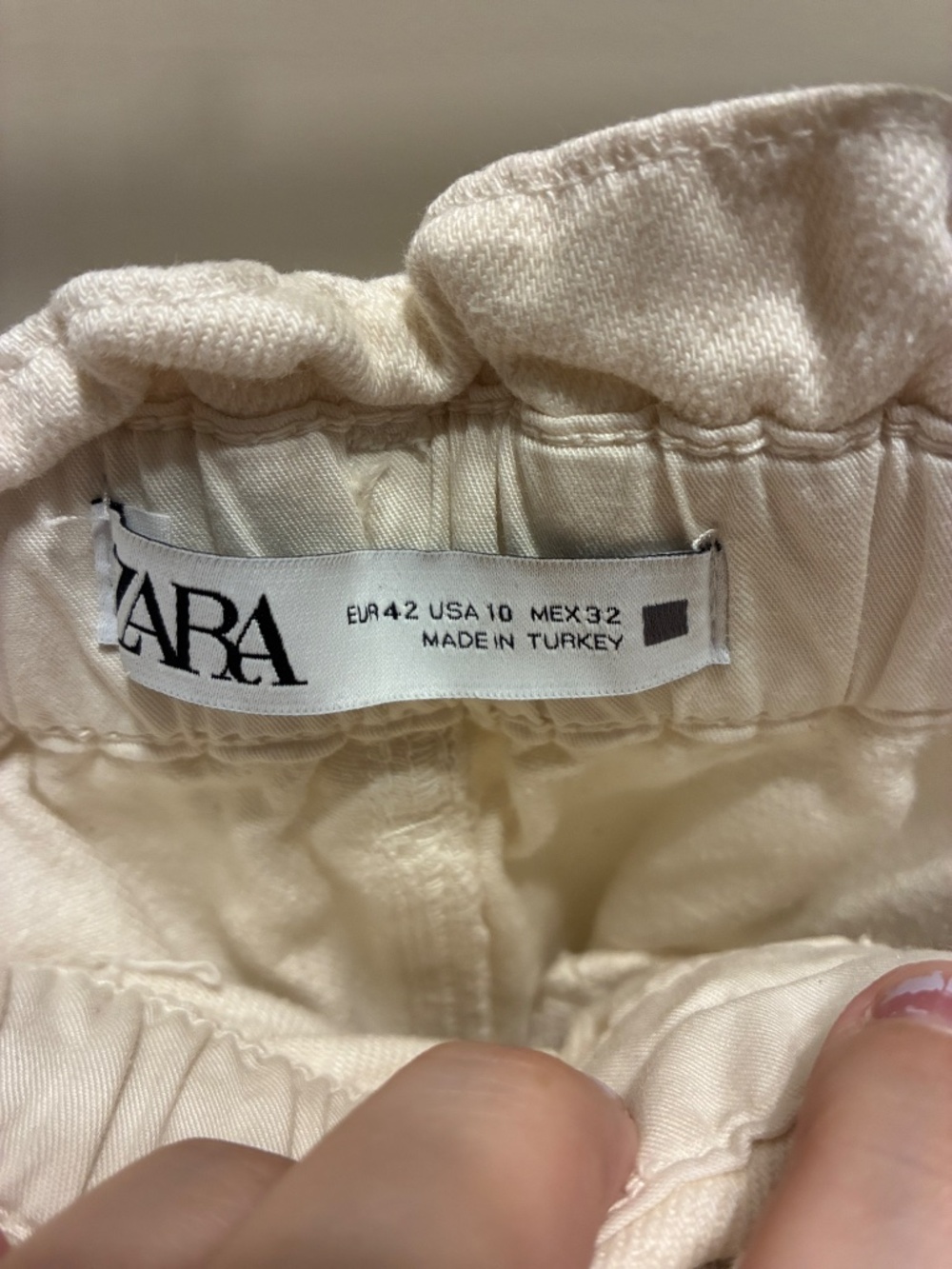 Zara Cream High Rise Jeans - Picture 2 of 4